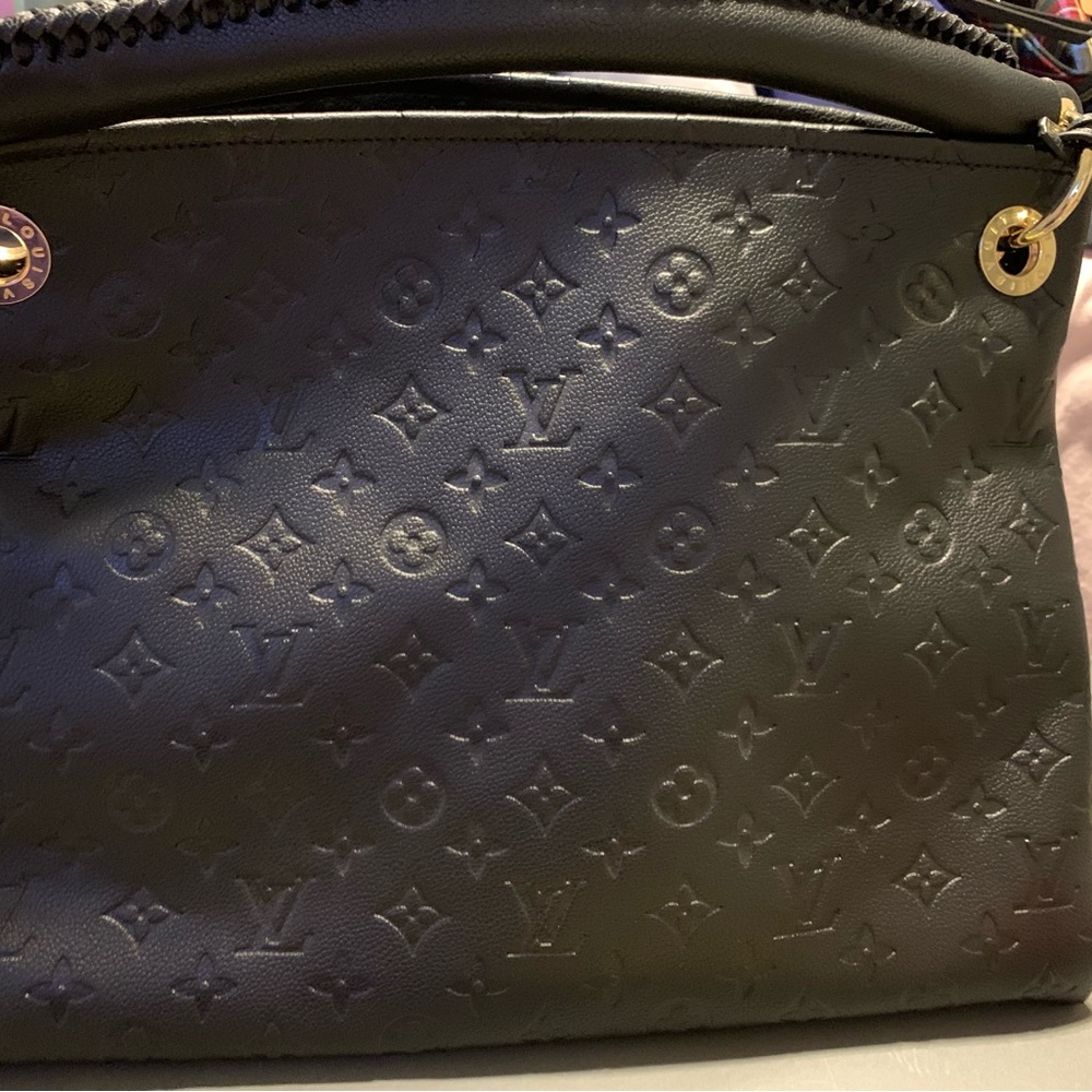 LV Handbag - NOT AUTHENTIC